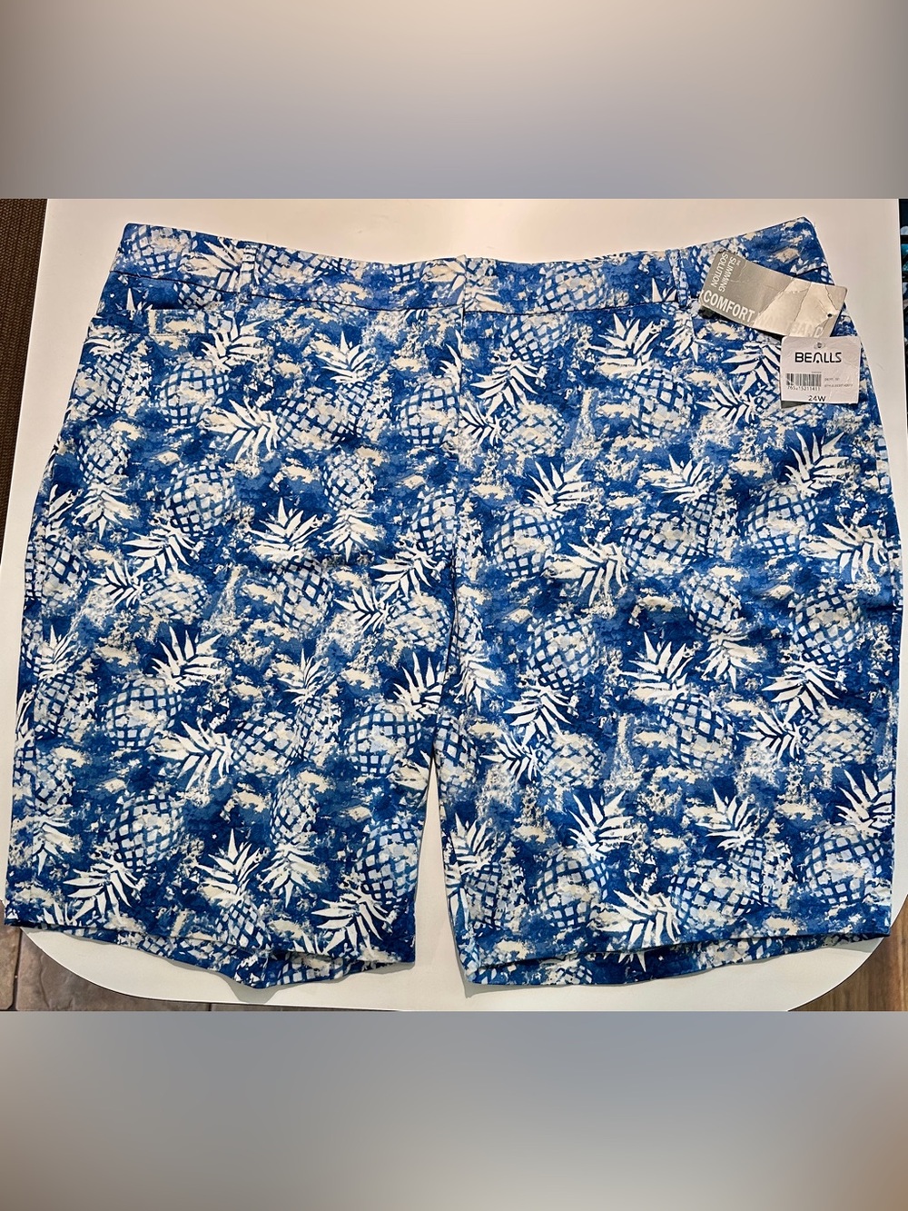 NWT Coral Bay Blue and White Pineapple Shorts - Plus Woman